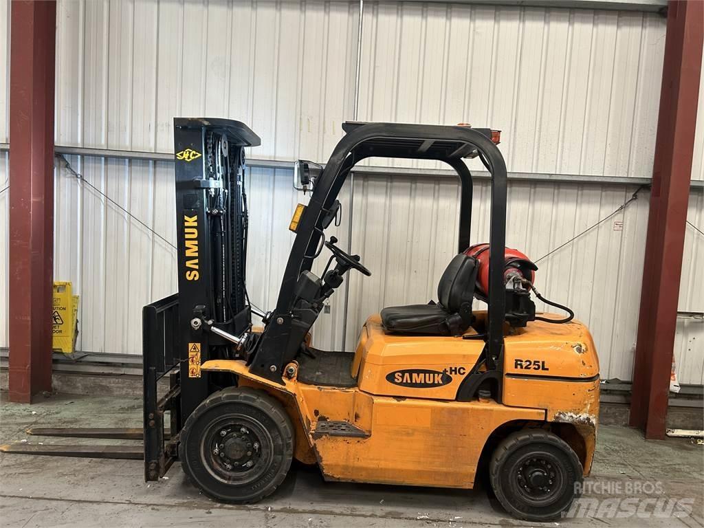  R25L Gasolmotviktstruckar