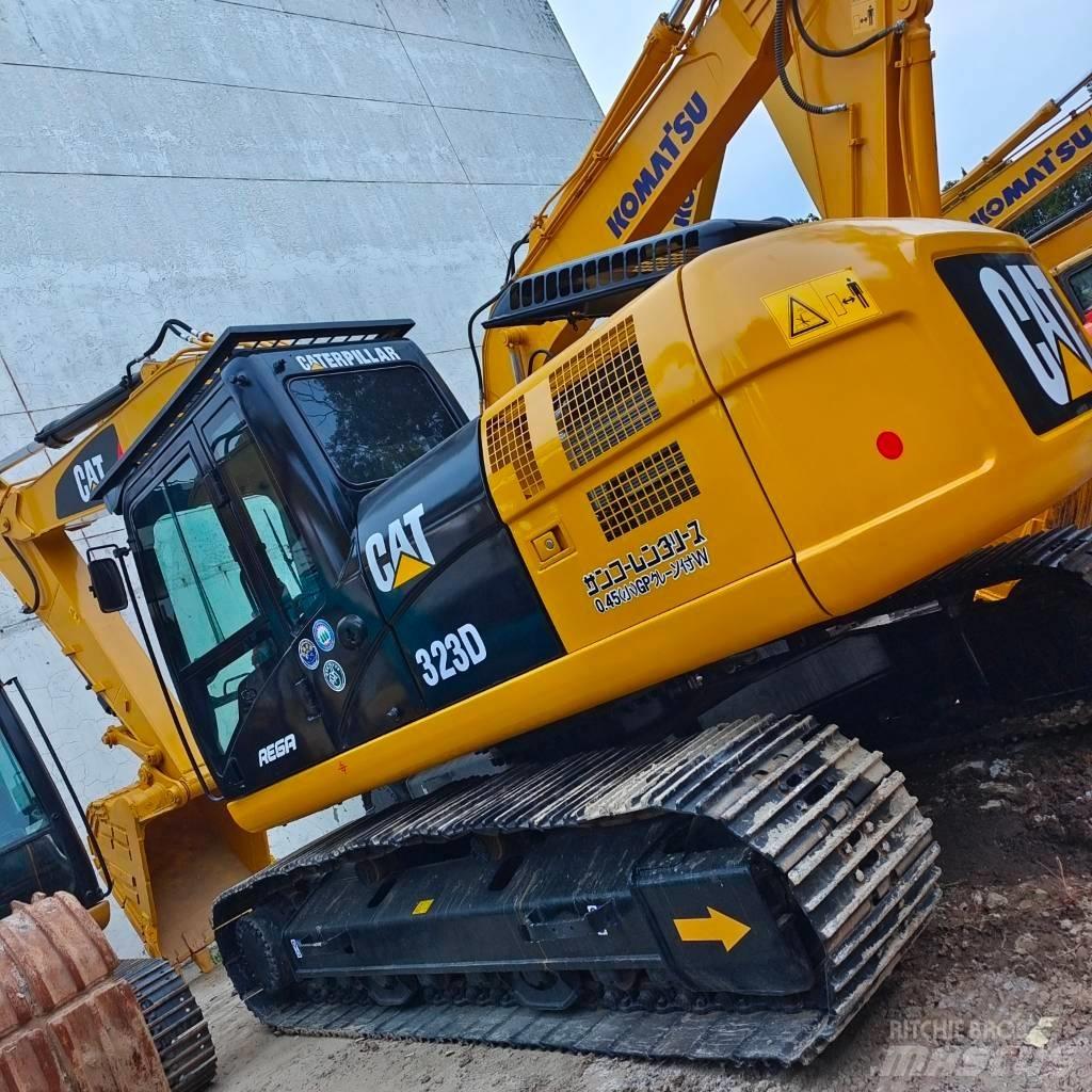 CAT 323 D Bandgrävare