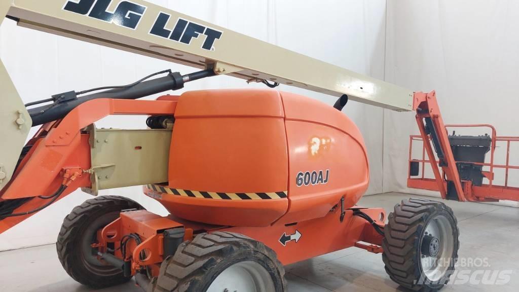 JLG 600 AJ Bomliftar