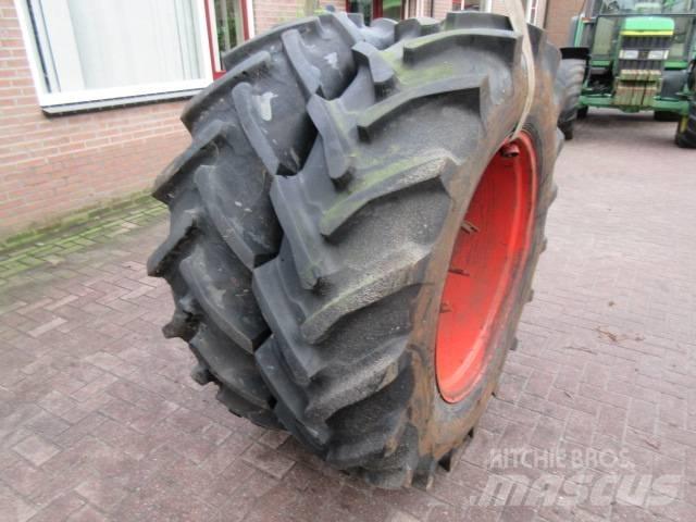 Taurus 16.9/34 Däck, hjul och fälgar