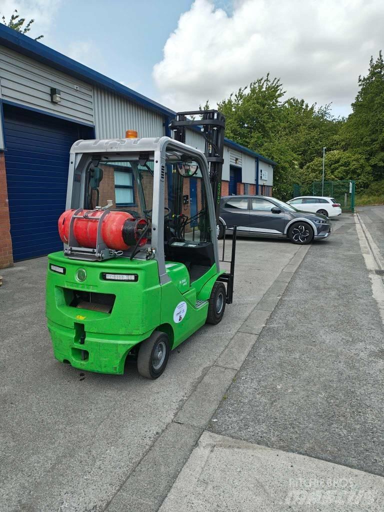 Cesab M 318 G Gasolmotviktstruckar