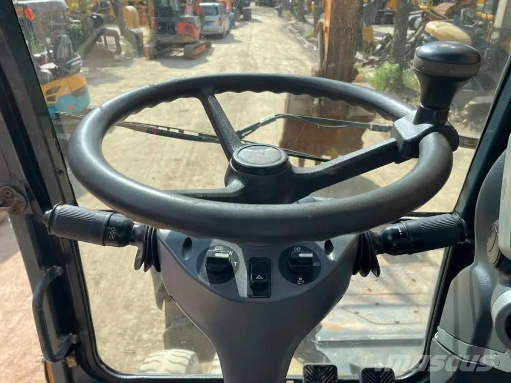 Hyundai R210W-9 Hjulgrävare