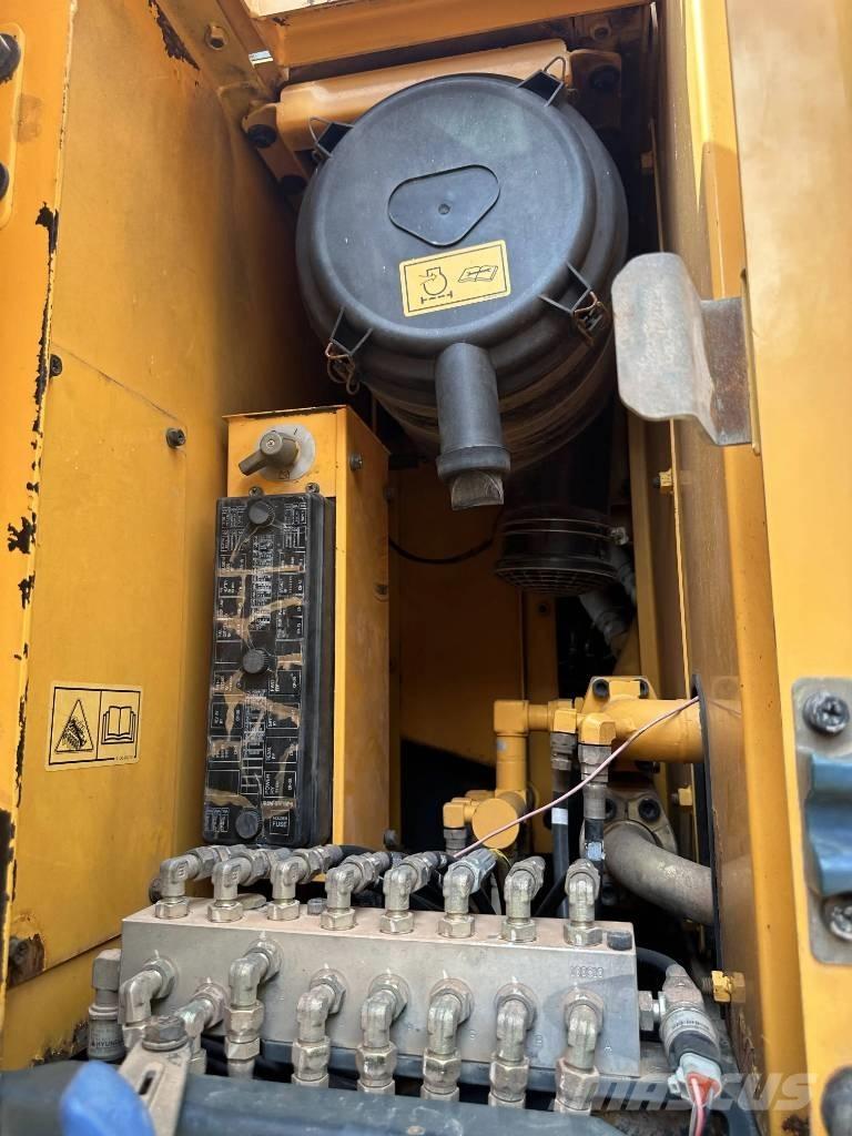 Hyundai R210W-9 Hjulgrävare