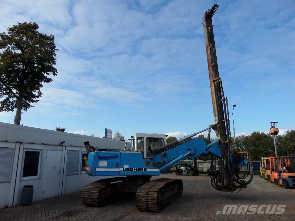 Liebherr R 902 Lastbilar med borraggregat