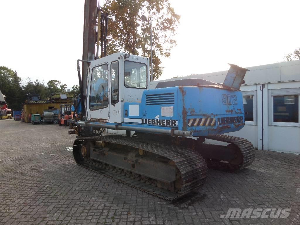 Liebherr R 902 Lastbilar med borraggregat