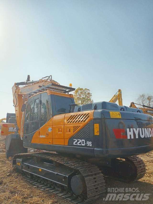 Hyundai R220-9 Bandgrävare