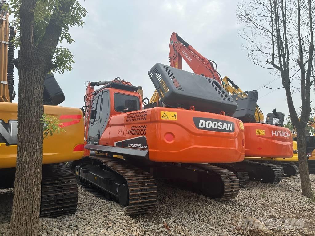 Doosan DX225 Bandgrävare