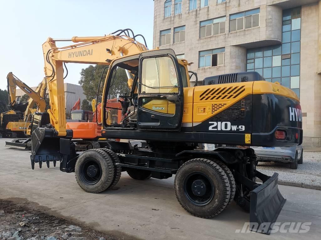 Hyundai R210W-9 Hjulgrävare