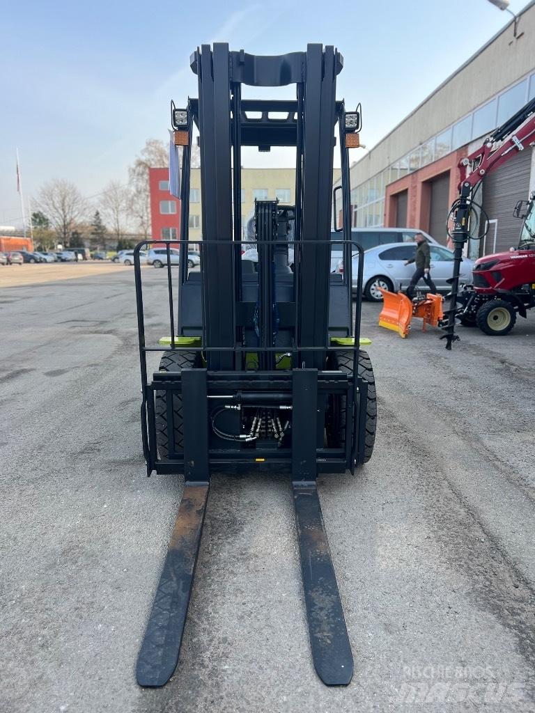 Clark S 30 L Gasolmotviktstruckar