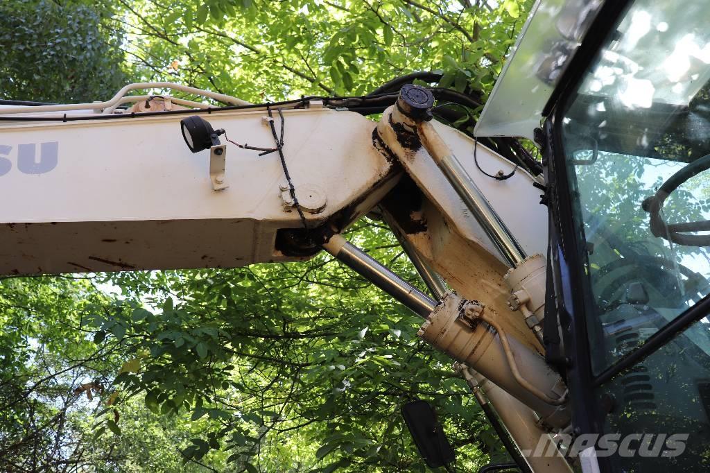 Komatsu PW 140-7 Grävlastare