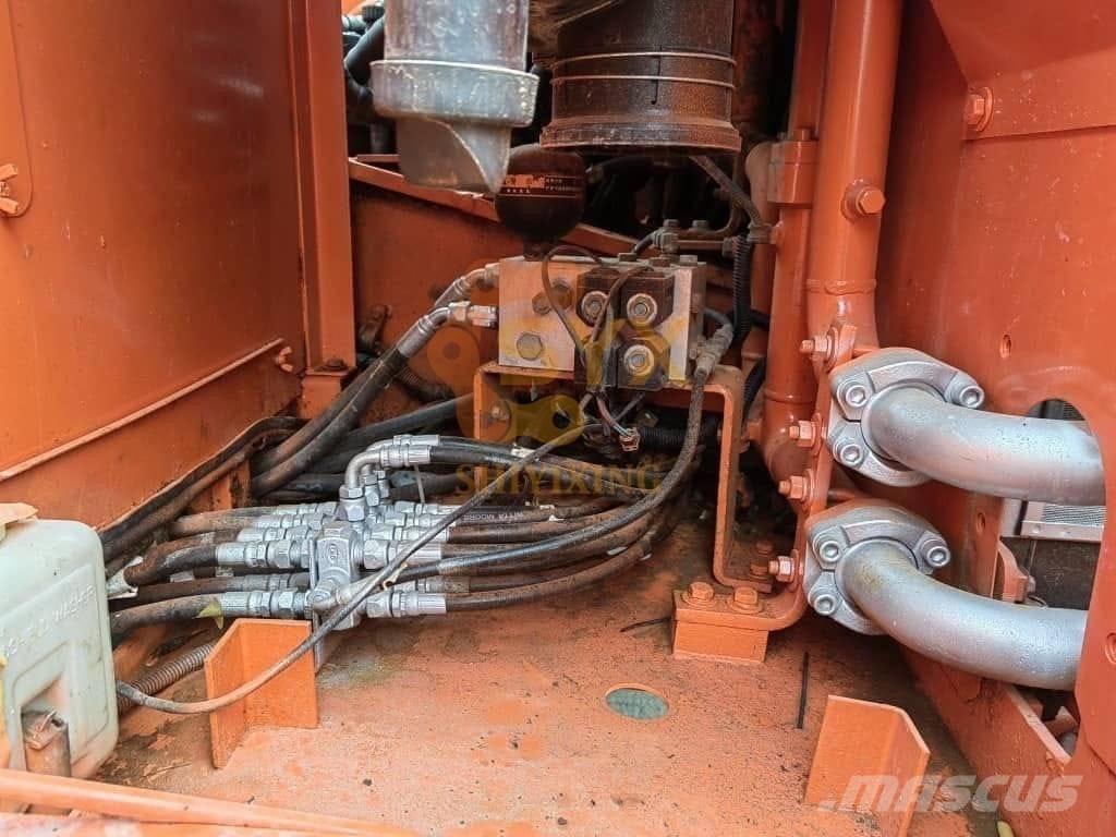 Doosan DX 225 LL Bandgrävare