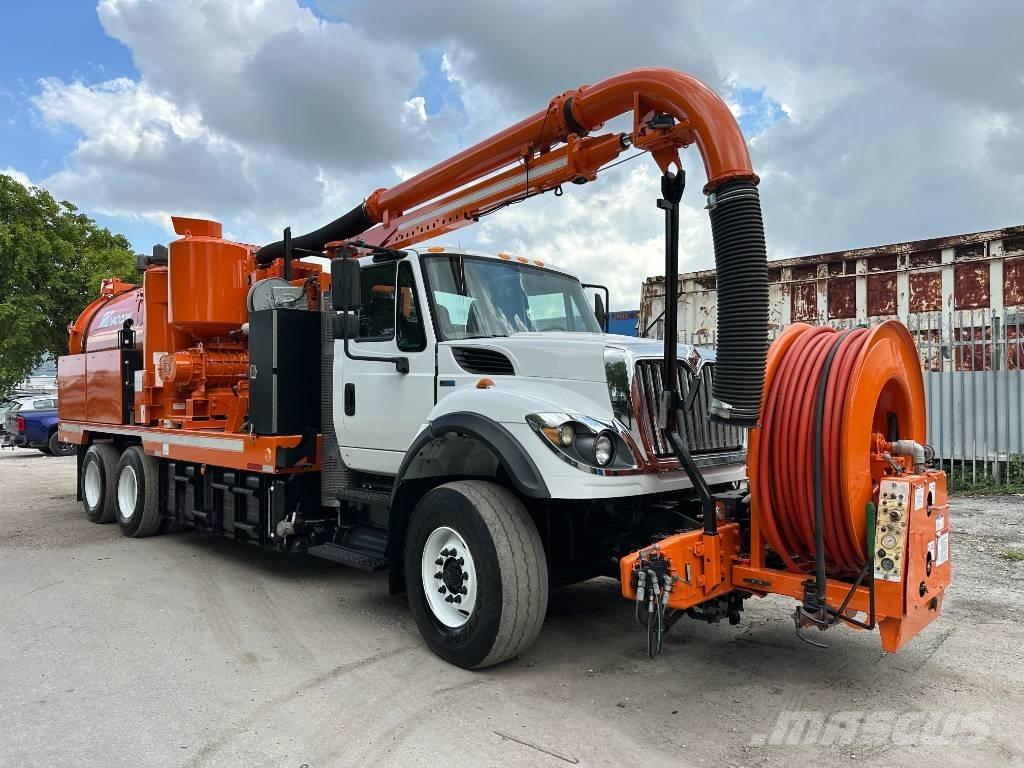 International 7400 Slamsugningsbil