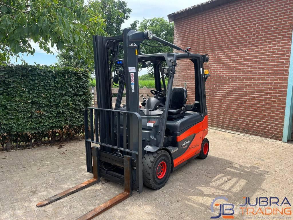 Linde E25-01 Elmotviktstruckar
