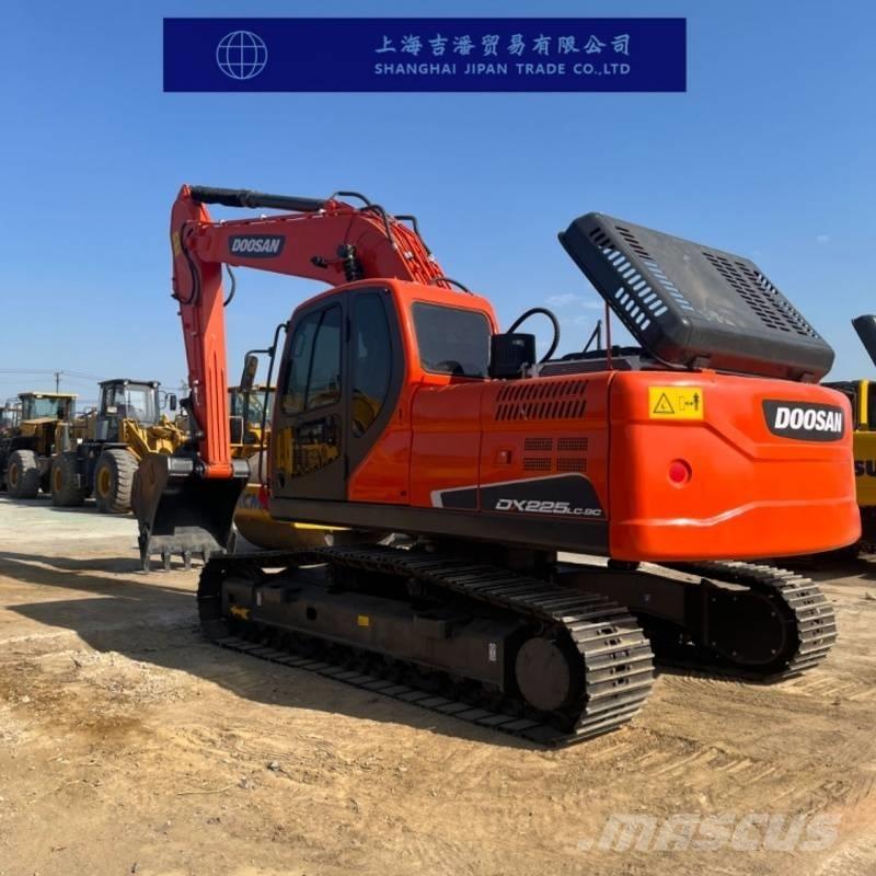 Doosan DX 225 Bandgrävare