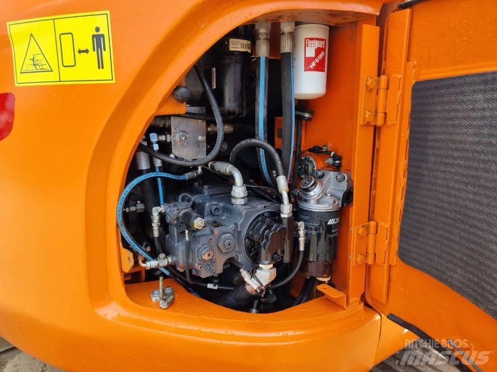 Doosan DX 140 LC-3 Bandgrävare