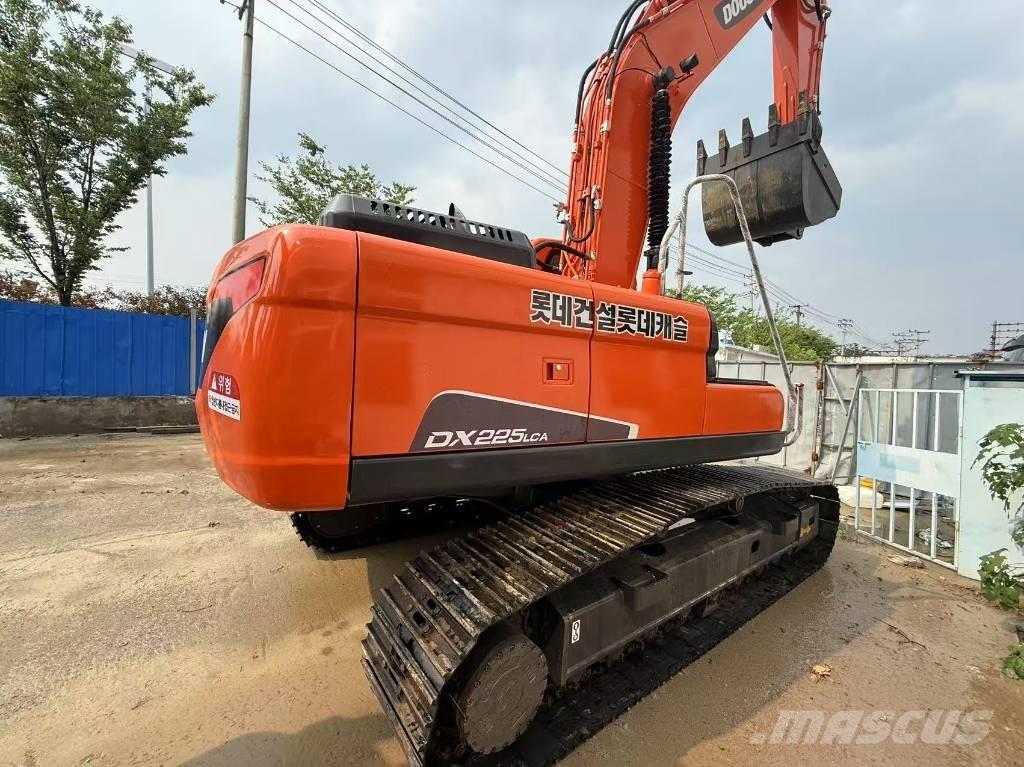 Doosan DX 225 LCA Bandgrävare