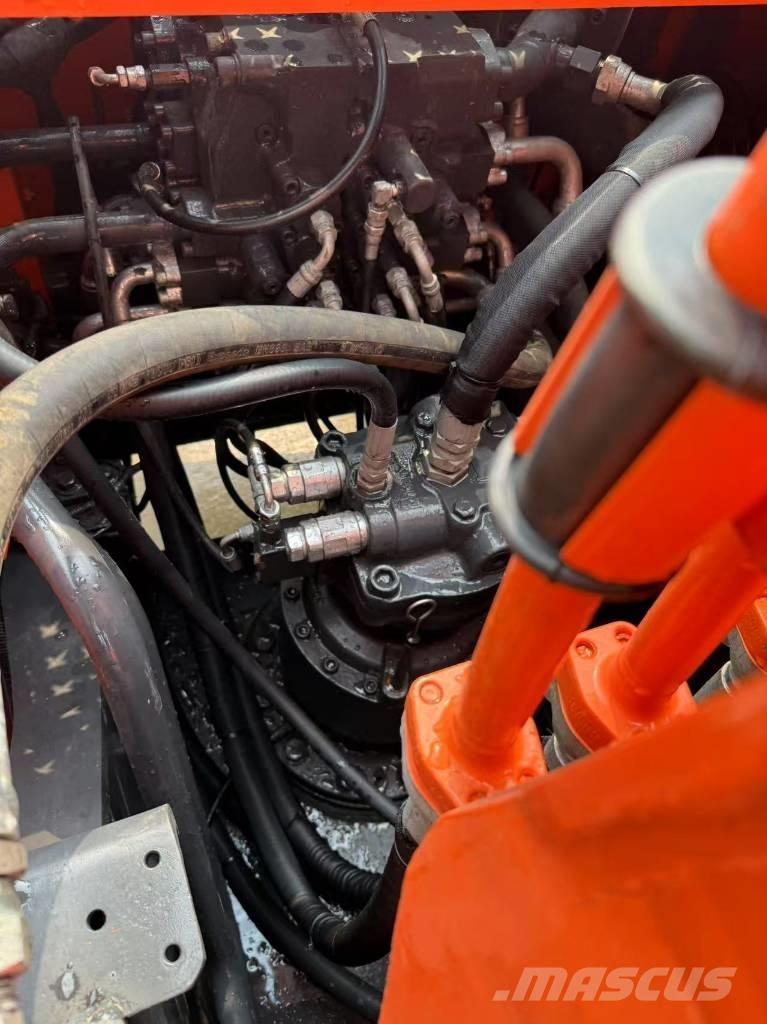 Doosan DX 225 LCA Bandgrävare