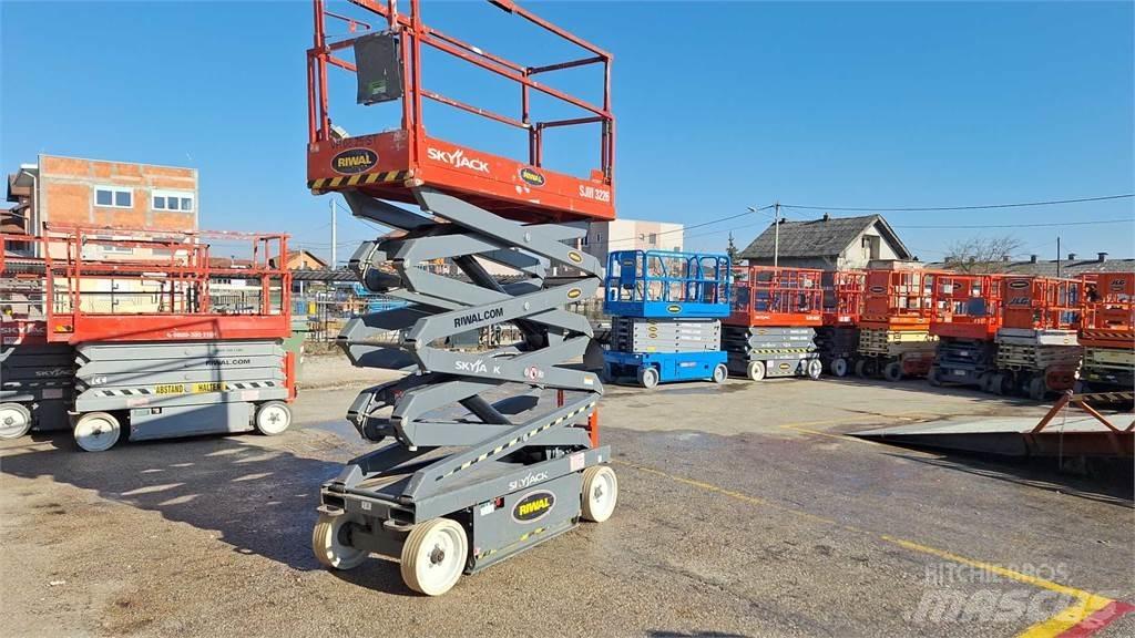 SkyJack SJIII3226 Saxliftar