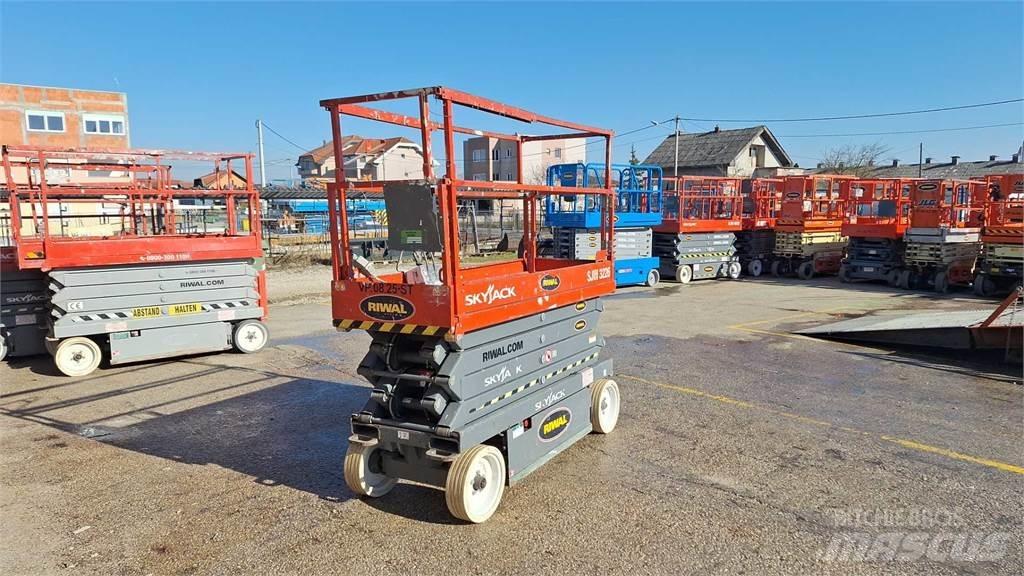 SkyJack SJIII3226 Saxliftar