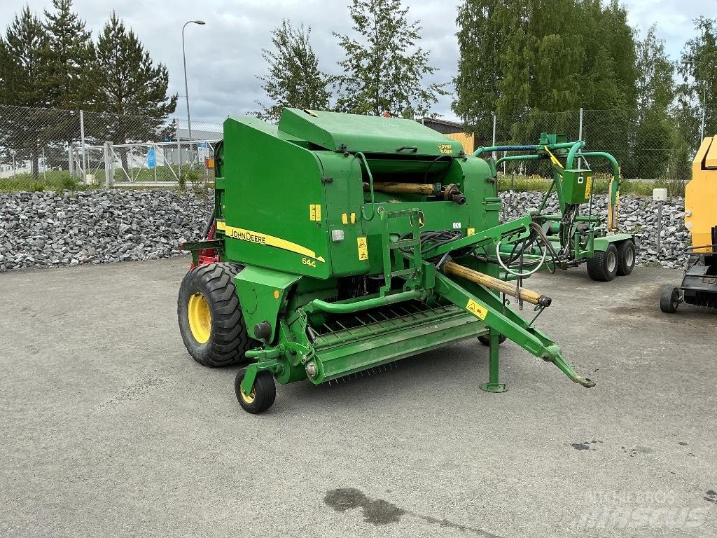 John Deere 644 Rundbalspressar