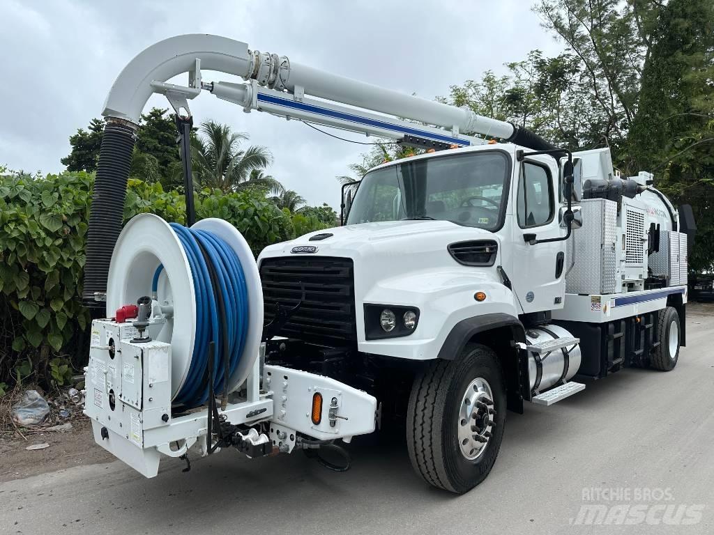 Freightliner 114 SD Slamsugningsbil