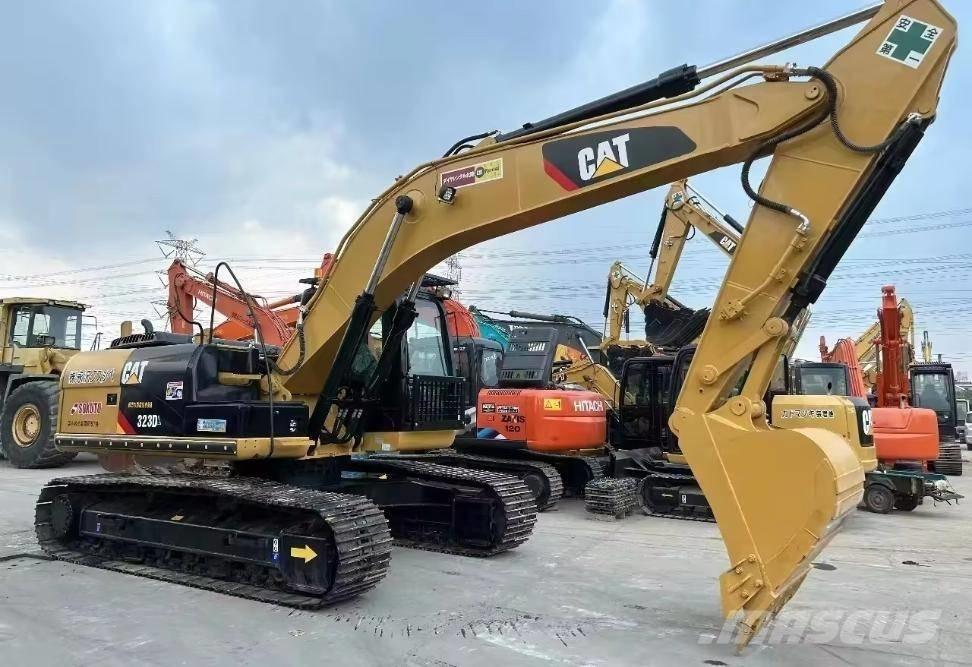 CAT 323 D Bandgrävare
