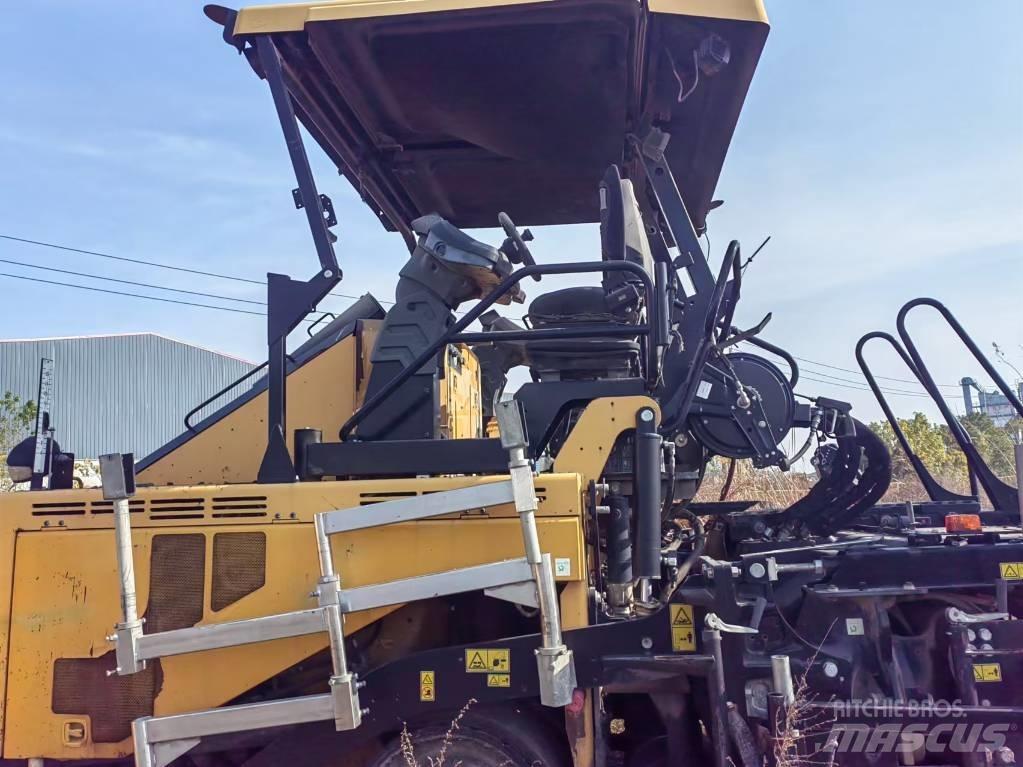 CAT AP655F Asfaltsläggningsmaskiner