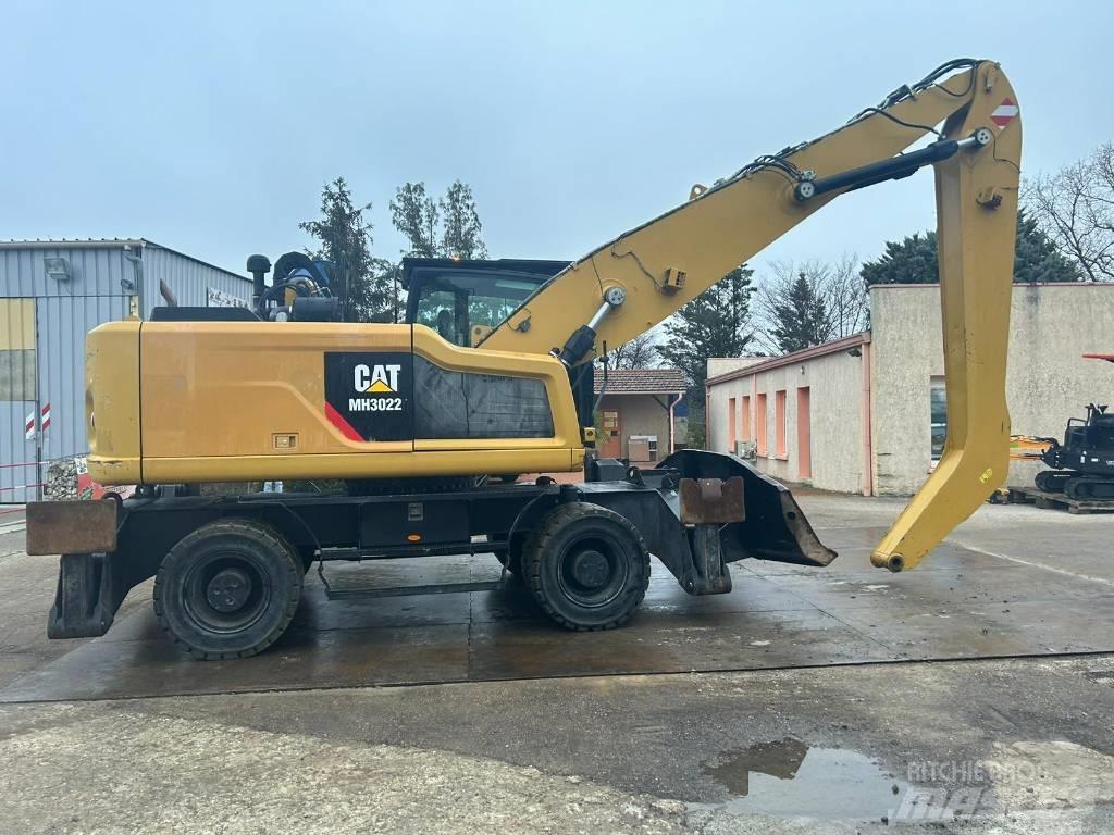 CAT MH3022 Hjulgrävare