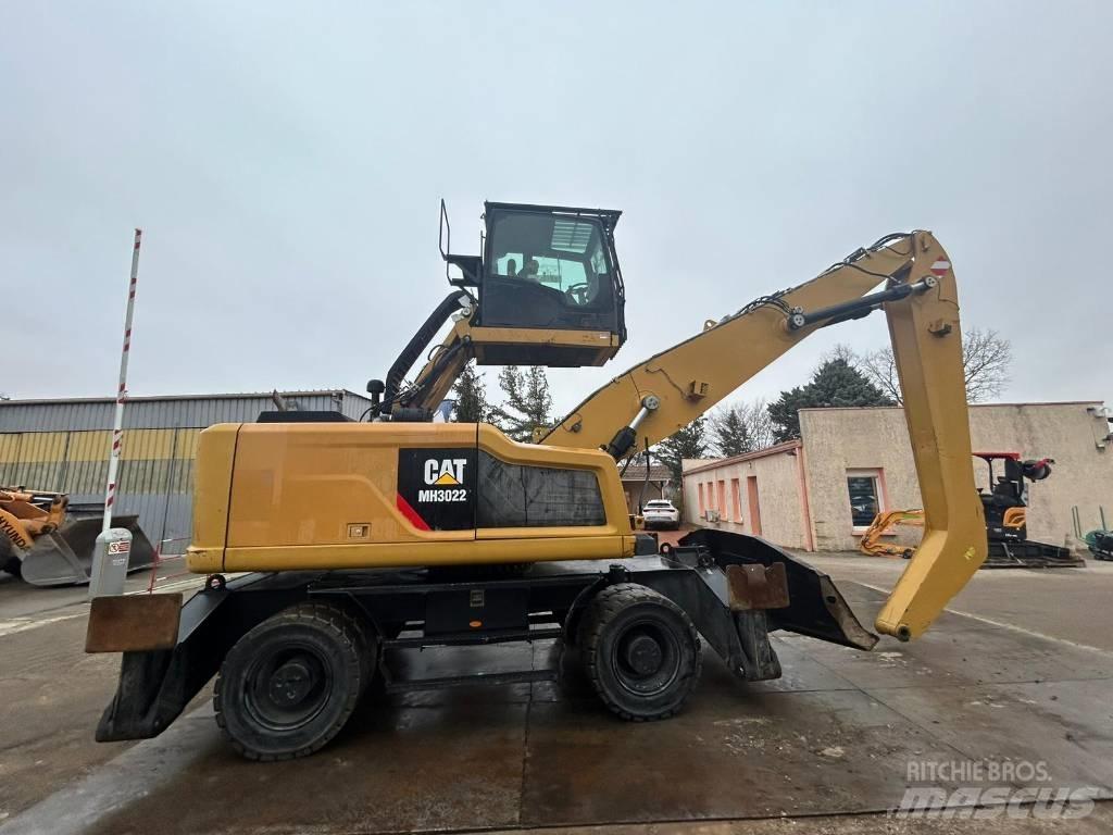 CAT MH3022 Hjulgrävare