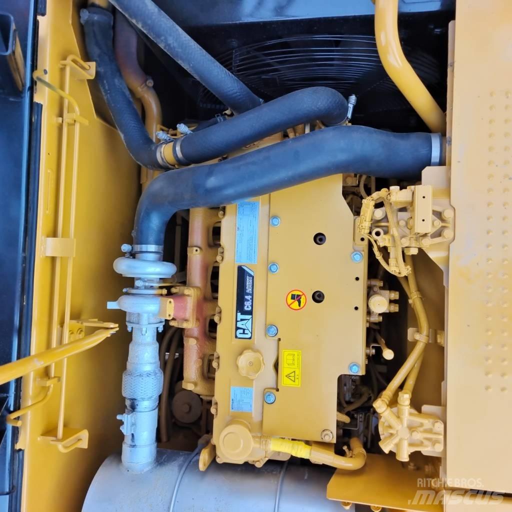 CAT 320 D2L Bandgrävare