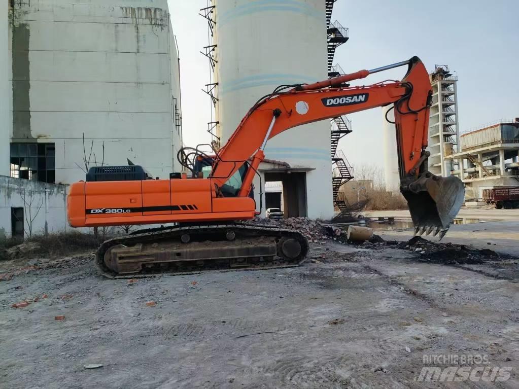 Doosan DX 380 LC Bandgrävare