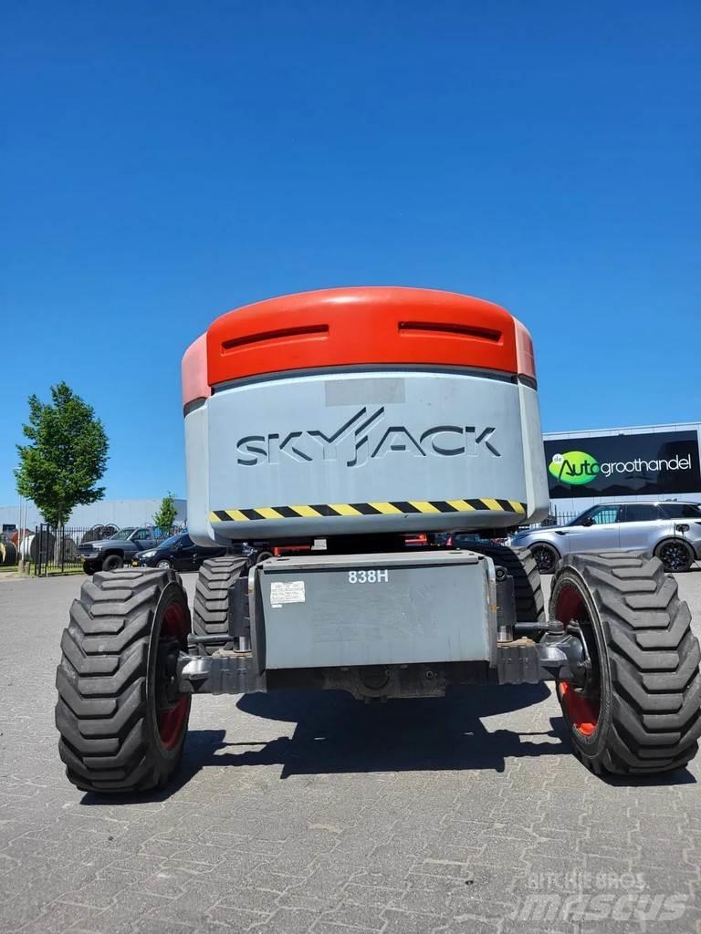 SkyJack SJ 46AJ Bomliftar