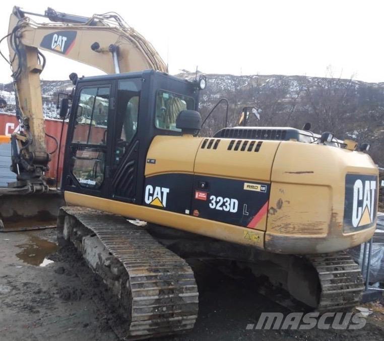 CAT 323 D L Bandgrävare