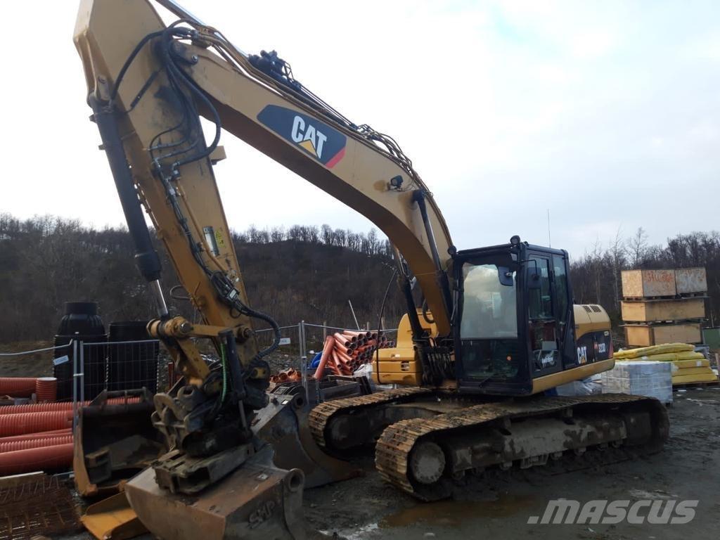 CAT 323 D L Bandgrävare