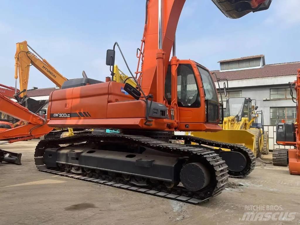 Doosan DX300LC Bandgrävare