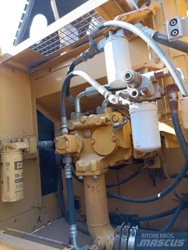 CAT 329 D L Bandgrävare