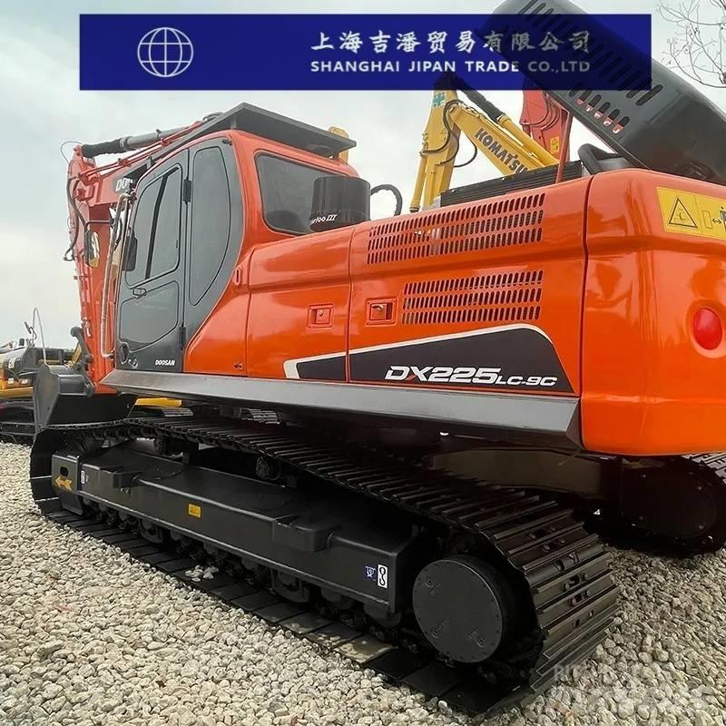 Doosan DX 225 Bandgrävare