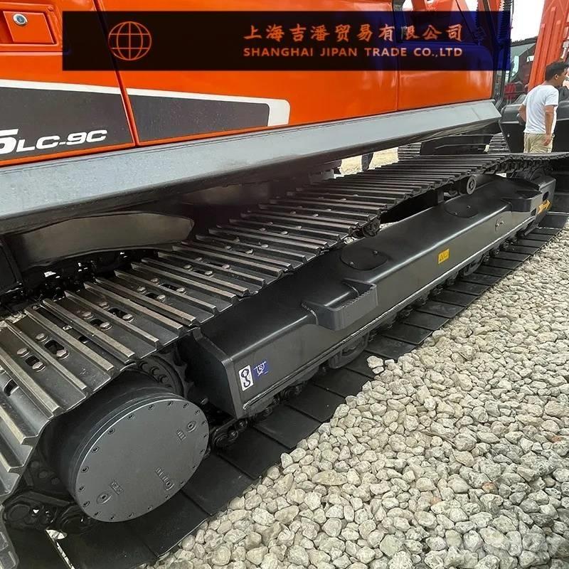 Doosan DX 225 Bandgrävare
