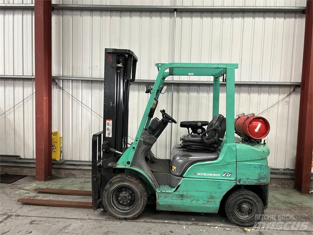 Mitsubishi FG25NT Gasolmotviktstruckar