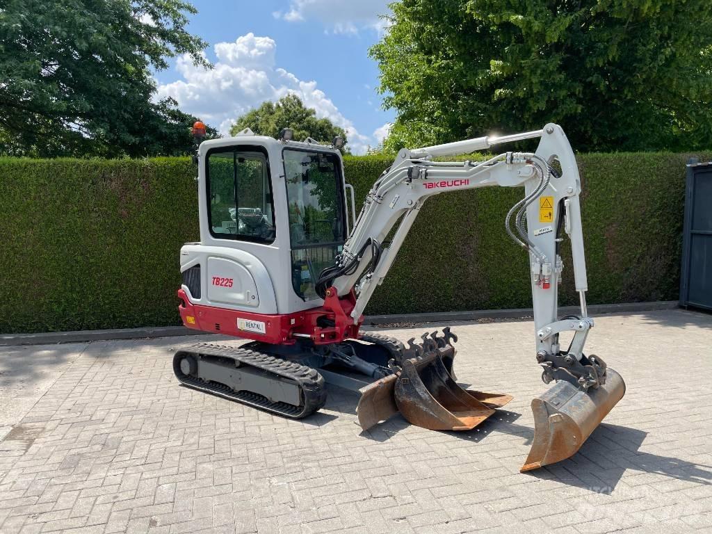 Takeuchi TB 225 Minigrävare < 7t