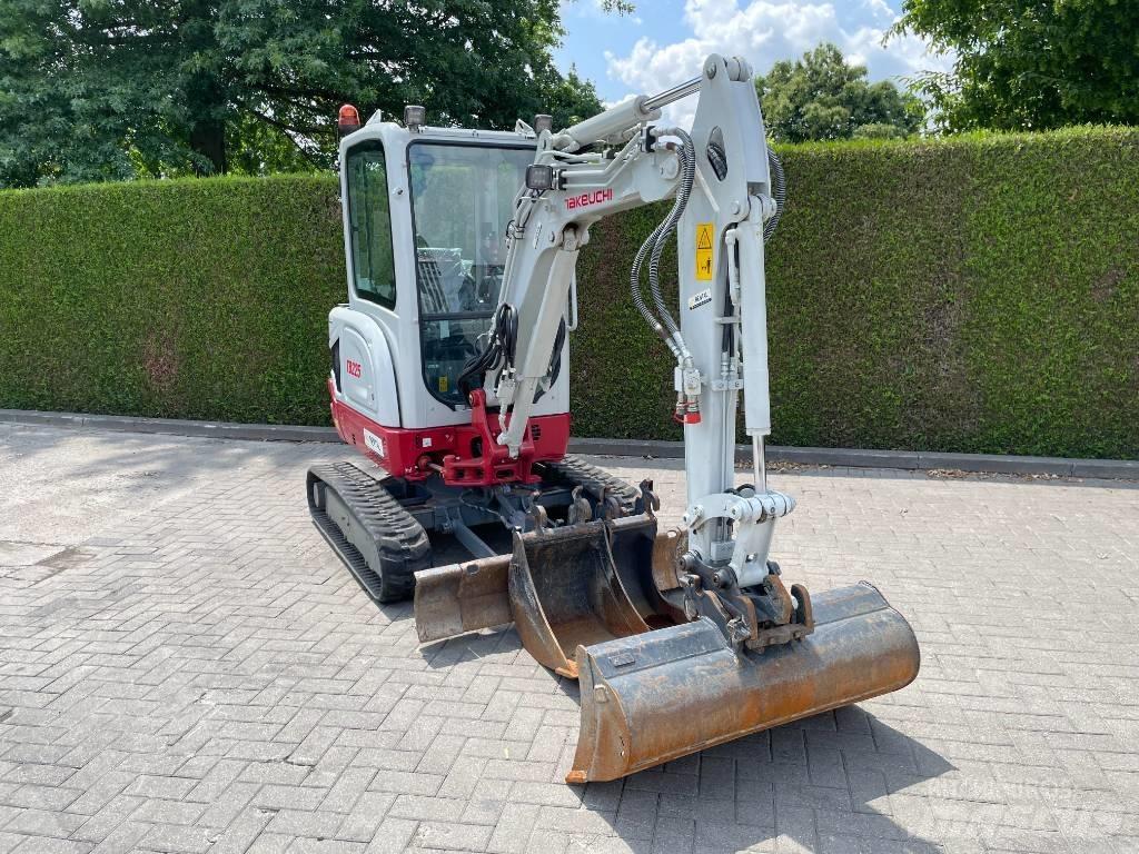 Takeuchi TB 225 Minigrävare < 7t