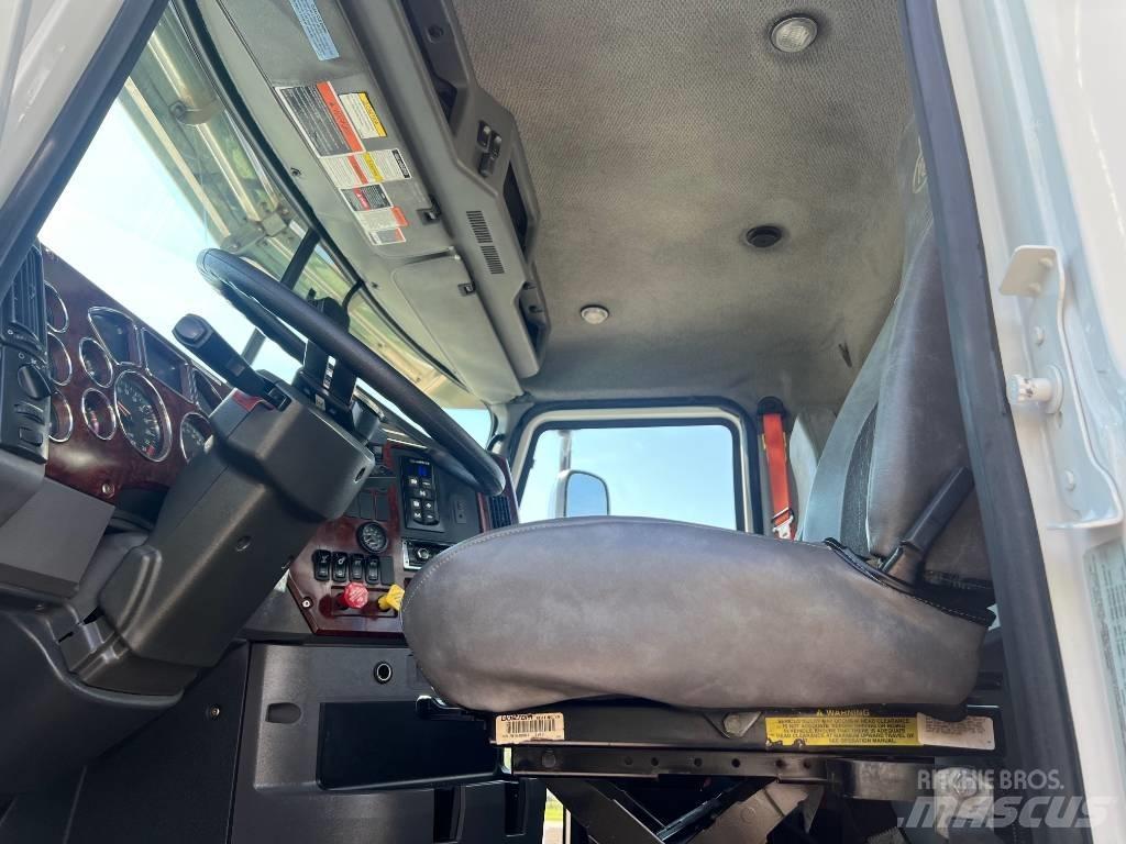 Mack CXU 613 Dragbilar