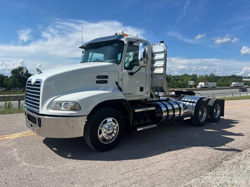 Mack CXU 613 Dragbilar