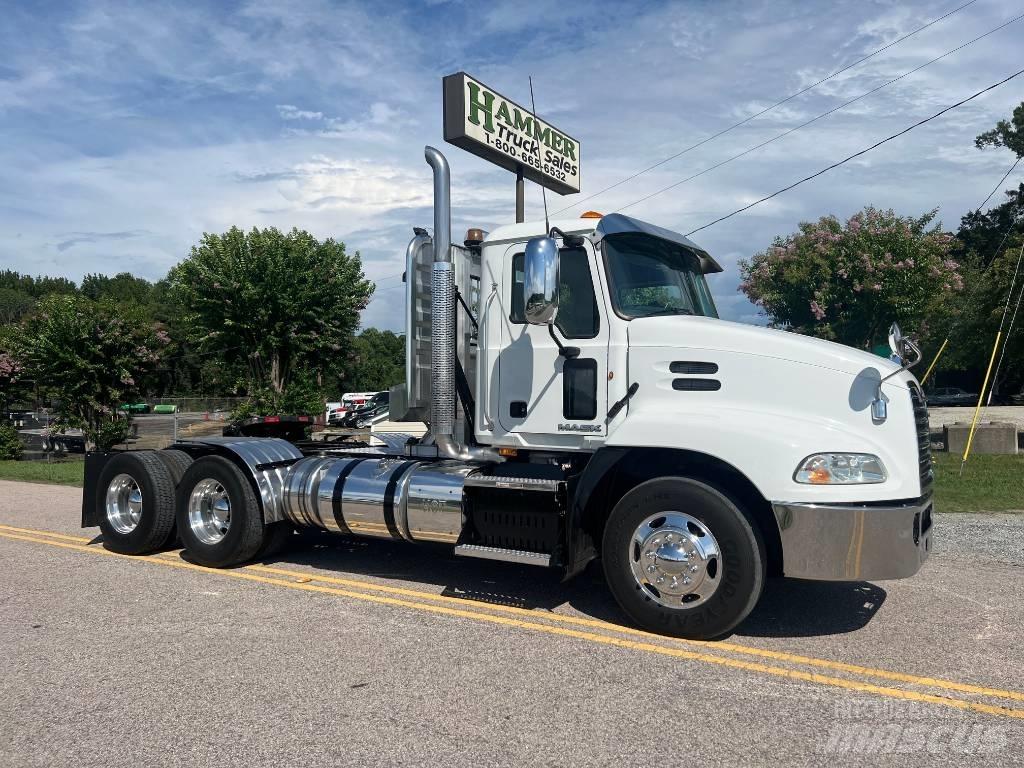 Mack CXU 613 Dragbilar
