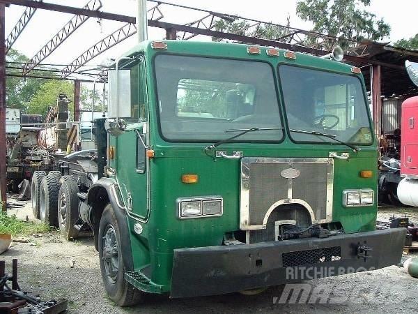 Peterbilt 320 Chassier