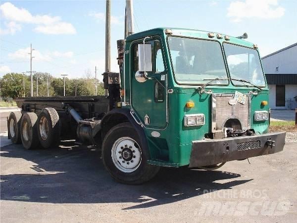 Peterbilt 320 Chassier