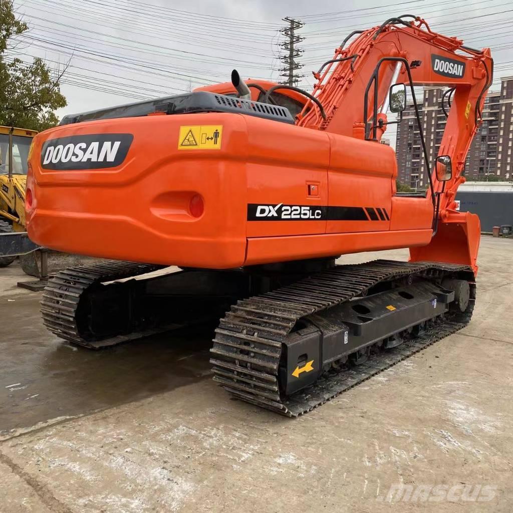Doosan DX 140 LC Bandgrävare