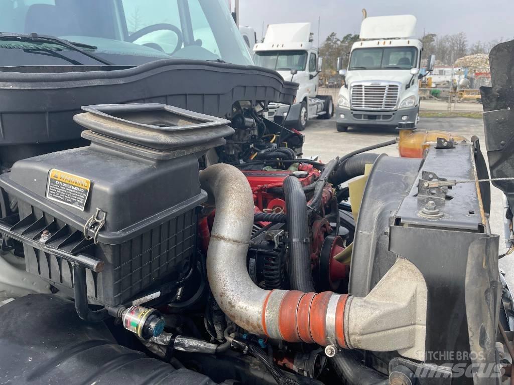 International 4300 Skåpbilar