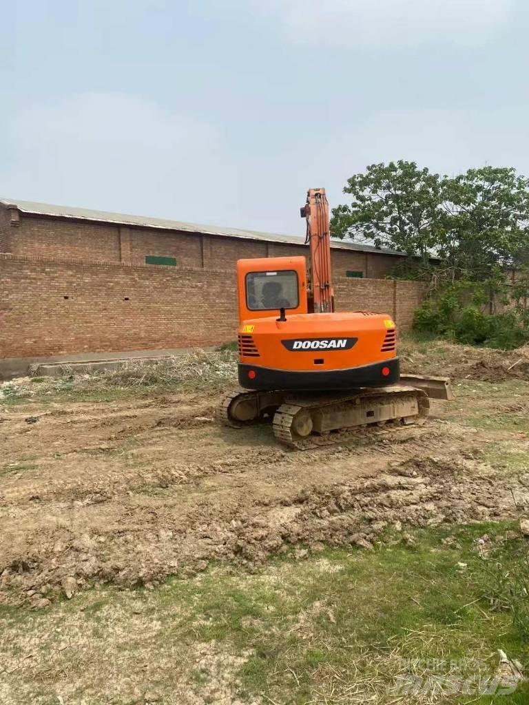 Doosan DX 80 Midigrävmaskiner 7t - 12t