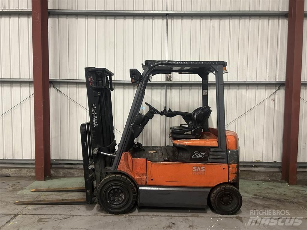 Toyota 7FBMF25 Elmotviktstruckar